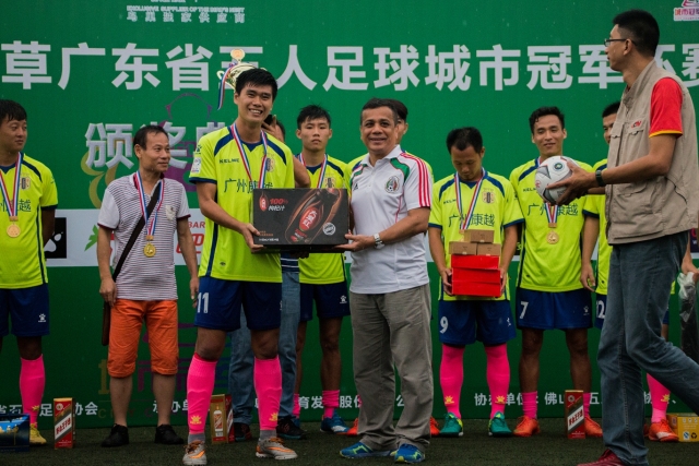 弗拉格狂砍32分，20岁以下仅次于詹姆斯